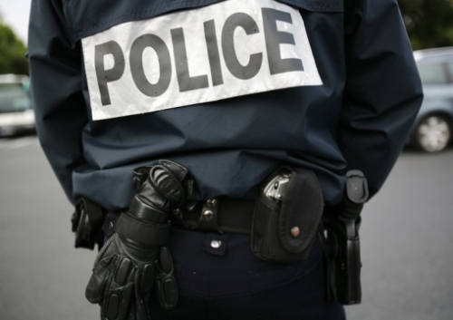 policier sur une intervention (Archives 2009)