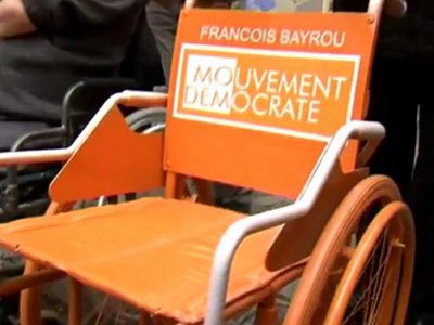 2012.01.26.apf-un-fauteil-roulant-au-couleur-des-candidats
