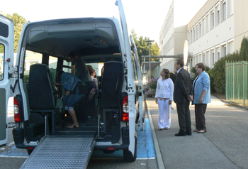 Transport d'enfants handicapes dans la commune d'Ecully (Illustration 2012)