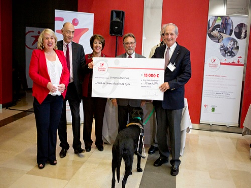 Remise cheque associations par la Fondation Transdev