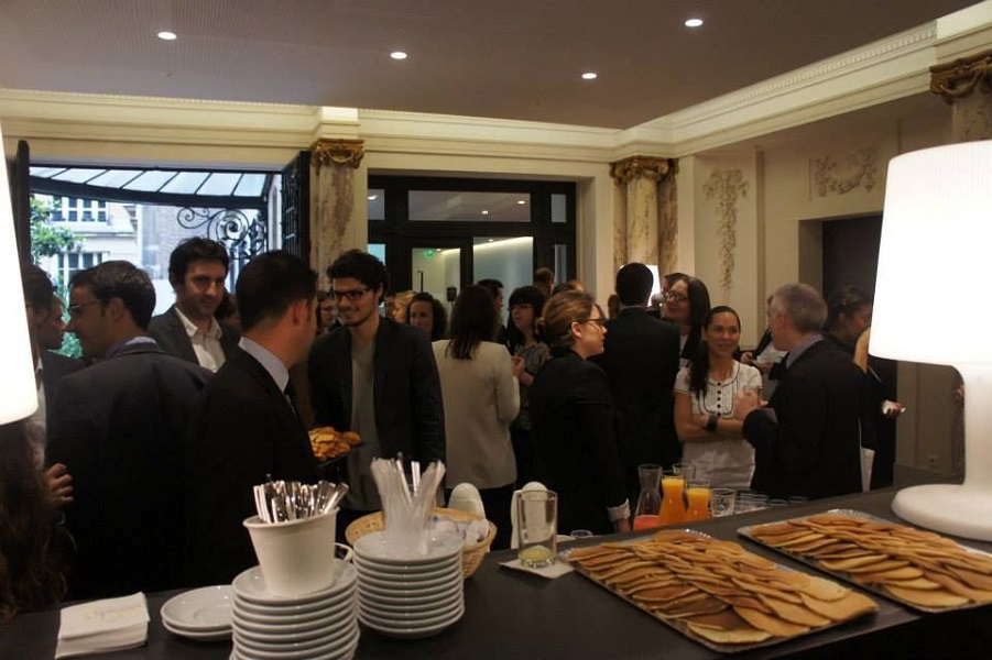 Reunion dans les locaux Multiposting a l occasion de ces petit dejeuner thematique