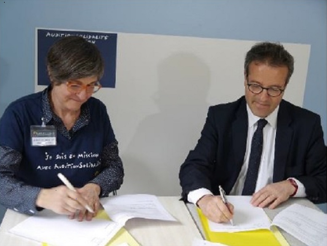 Signature de la convention de partenariat entre l association et le l_AP-HP