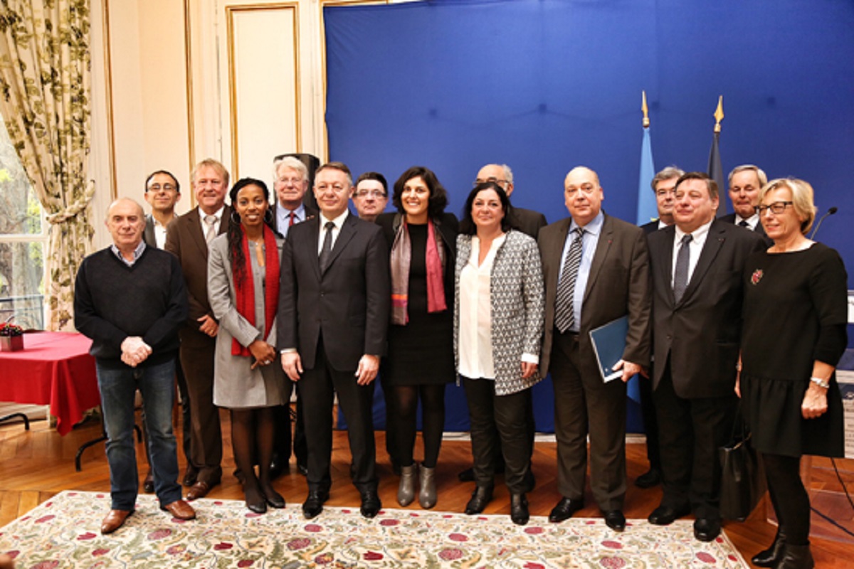 La Ministre du Travail et les signataires de la convention Euro 2016