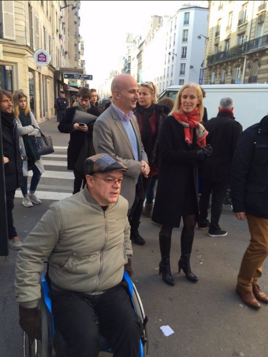 Le President de l APF ici en premier plan lors de la visite de Segolene NEUVILLE dans le 15e arrondissement de paris