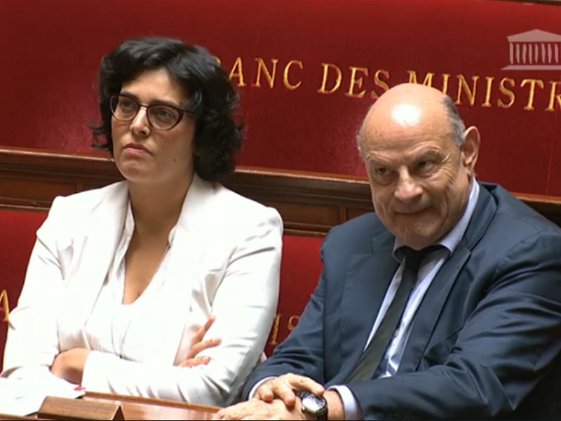 La Ministre du travail a sa droite Michel SAPIN