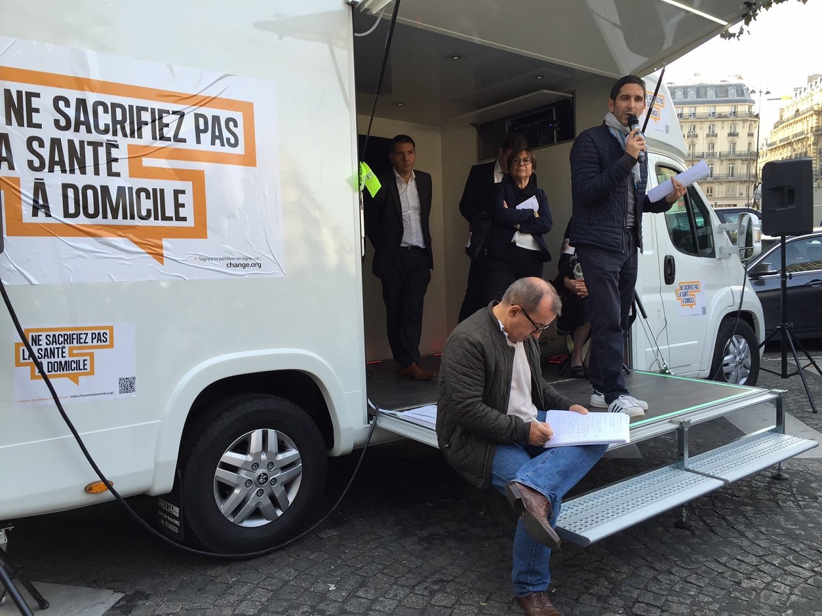 les responsables de l intersyndicale des Prestataires de sante a domicile dans les rues parisienne le 22 septembre 2016