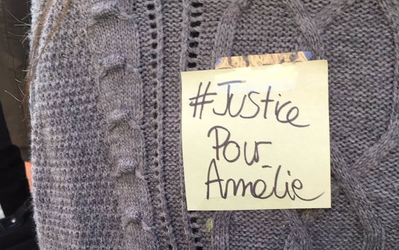 Justice pour une Amelie accroche sur le pull d un eleve du lycee moliere