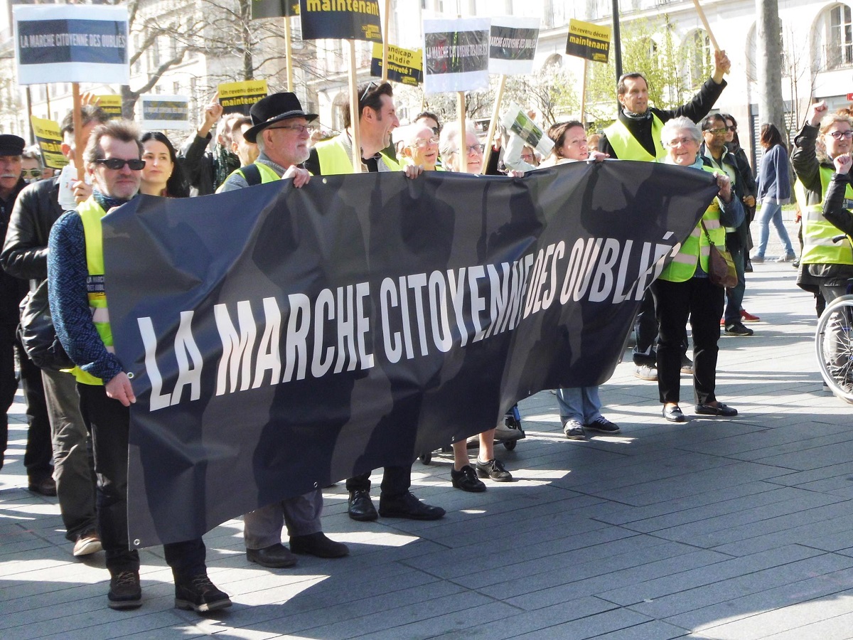 La Marche des oublies lors du depart a Nantes devant la prefecture de Loire Atlantique