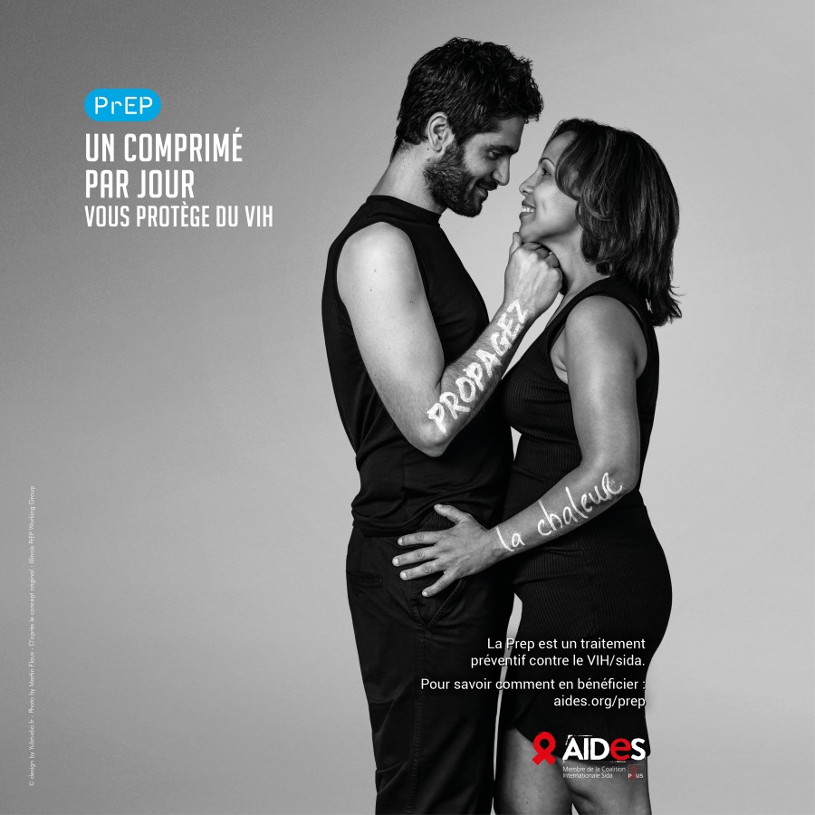 Une des trois affiches PrEP Un comprimé par jour vous protége du VIH ici sur la photo un homme et femme sur lequel ont peut lire sur le bras propager la chaleur