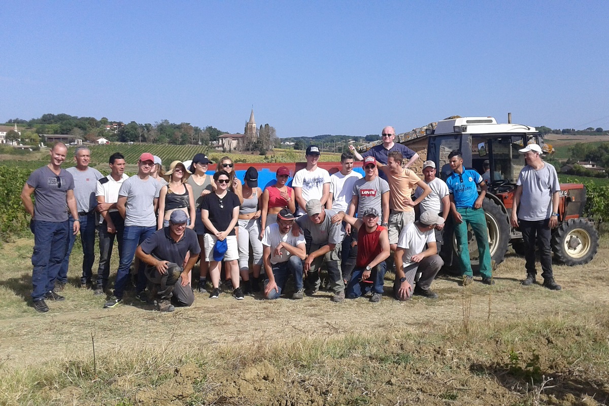 Des apprentis de lecole hoteliere Mederic aux cotes de jeune en situation de handicap de lESAT Ã Gaillac