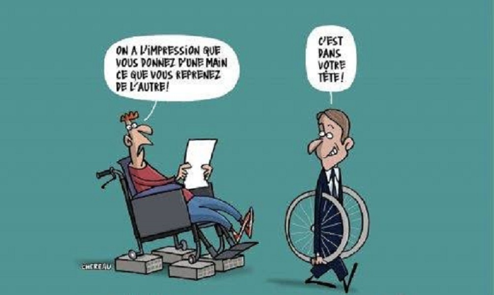 Macron enlevant les roue dun fauteil a une personne en situation de physique