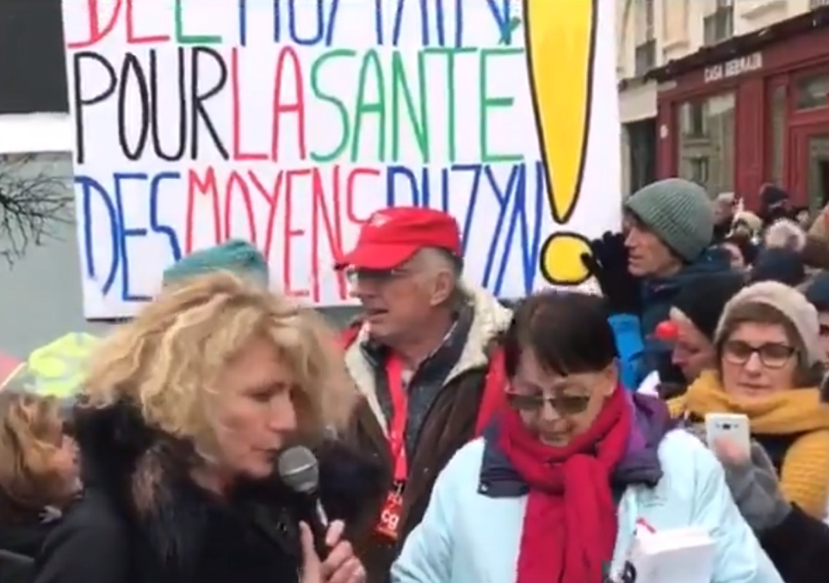 la députée et psychiatrie LREM mise a mal par les manifestants a paris fb4d7