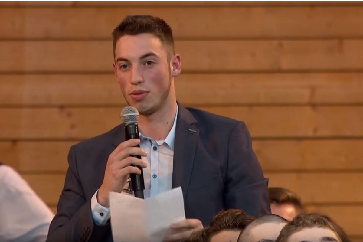 Le jeune clément age de 19 ans et dys 90084