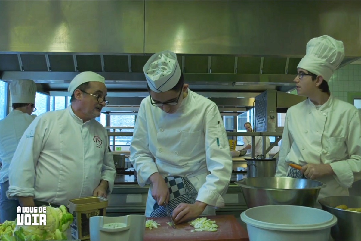 Ulysse,âgé de 16 ans qui vient d'intégrer une école hôtelière en Belgique 20a41