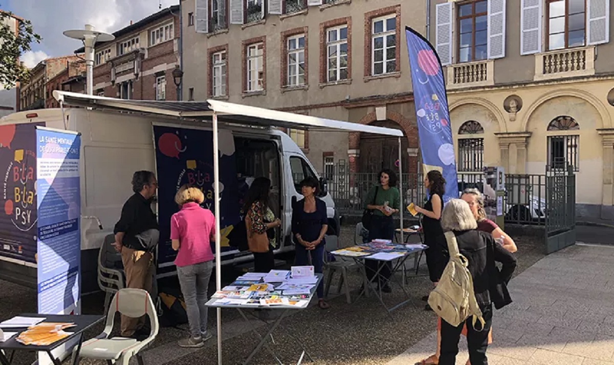 Le blablapsy est régulièrement présent sur l'espace public pour apporter de l'information et des ressources locales concernant la maladie psychique. une présence assuré cette année © Mairie de Toulouse/Toulouse Métropole 2023 ab99e
