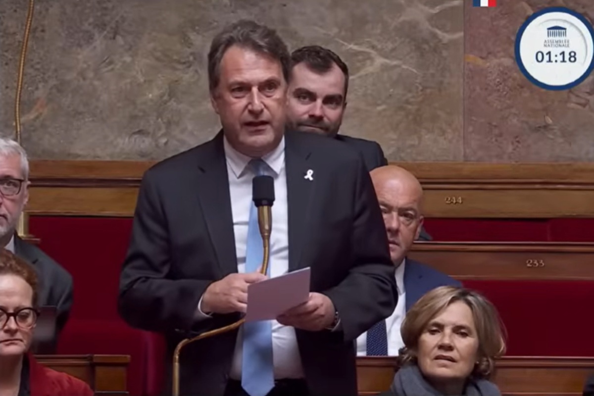 Le député du Val-de-Marne, Sylvain BERRIOS membre du groupe horizon et indépendant a la ministre de la Santé Stéphanie RIST © Assemblé nationale Octobre 2025