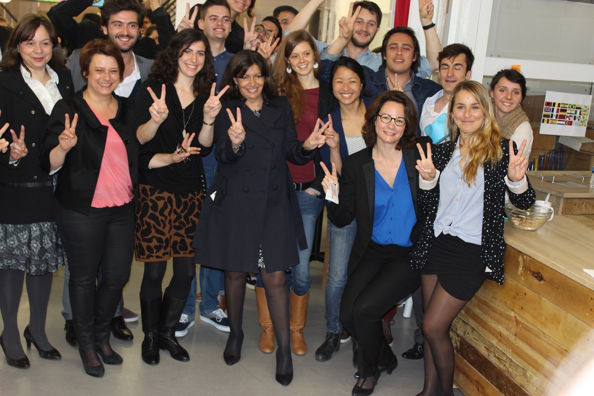 Equipe de Ma ville je t aide et la maire de paris