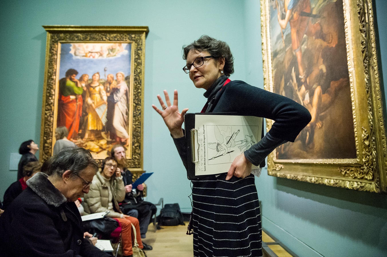 Visite public malvoyant au sein du musee du Louvre