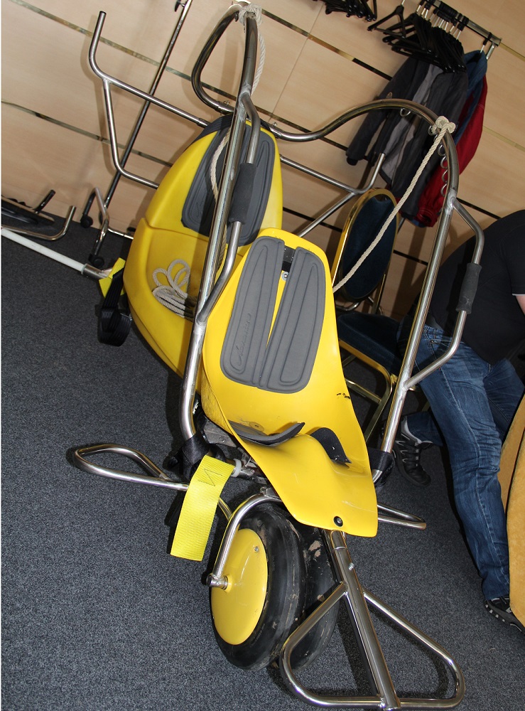 Un fauteuil pour la pratique du parachute handisport
