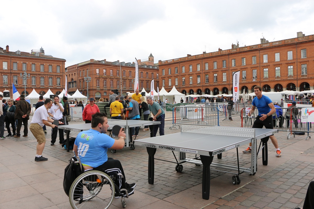 Demonstration de sport ici du tennis de table