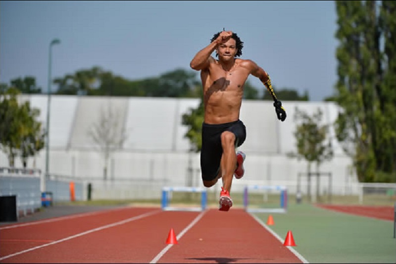 Arnaud ASSOUMANI actuel recordman du monde de sa categorie en saut en longueur