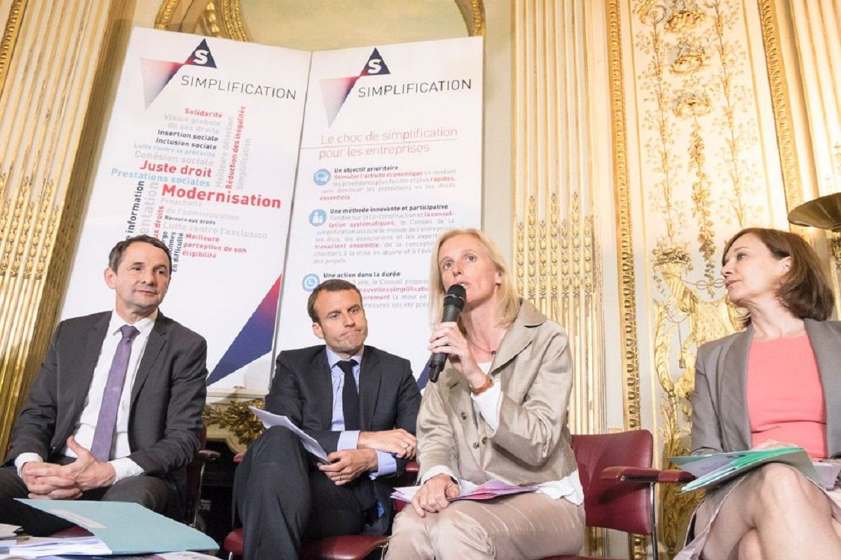 Segolene NEUVILLE_au_mircro_lors_de_la_conference_de_simplification