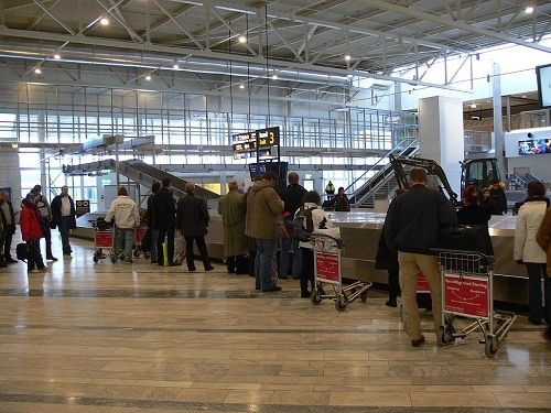 le hall des bagages, au sein de l'aéroport de Nice Provence Alpes Cote d'Azur. A vrai dire, seule le nom semble prestigieux...