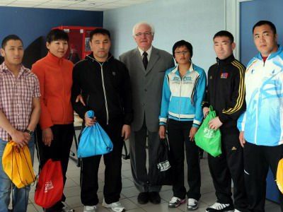 l equipe paralympique de mongolie a son arrive dans le pas de calais pour ses entrainement avant les jo de londres 2012 01