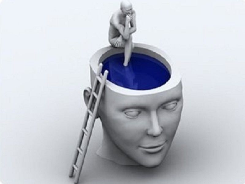 Un homme assis sur le bord crane humain ouvert sur cerveau illustrant le handicap psychique