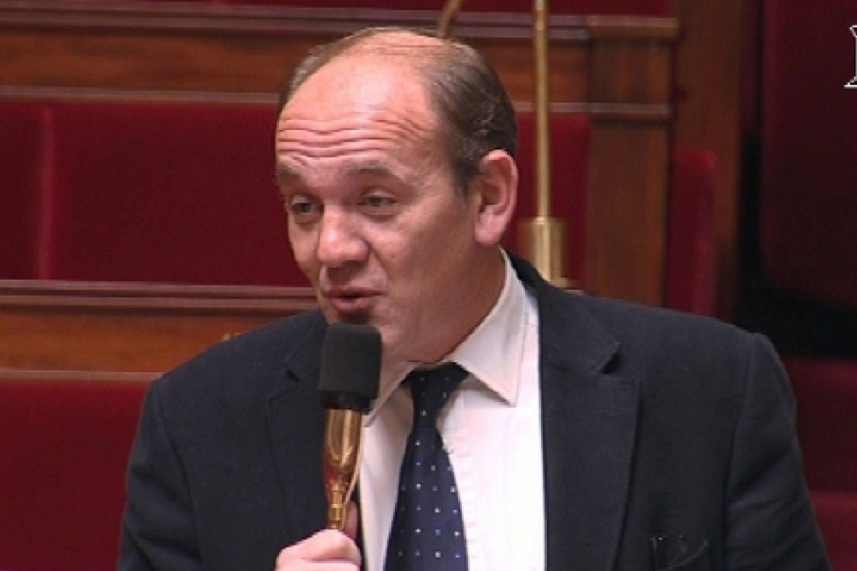 Le depute Les Republicain Daniel Fasquelle lors d une question  Assemblee Nationale