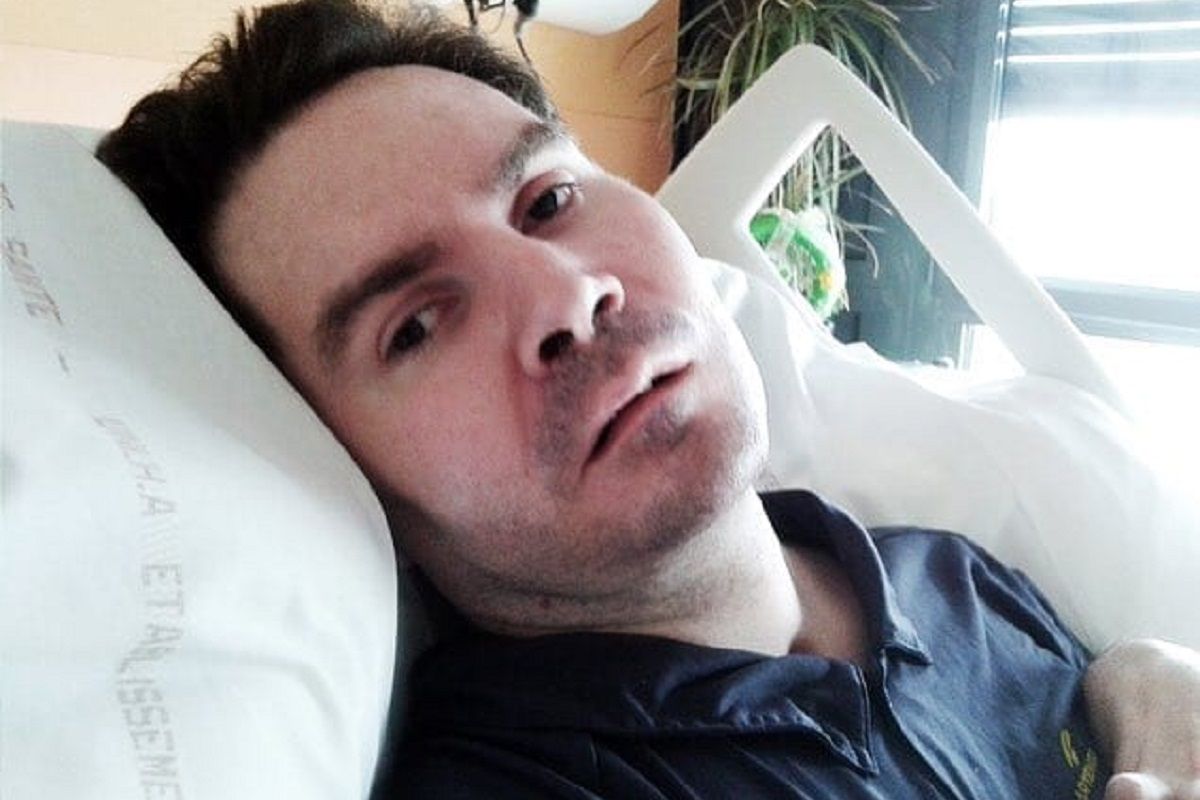 Vincent LAMBERT sur son lit d’hôpital au CHU de Reims be085