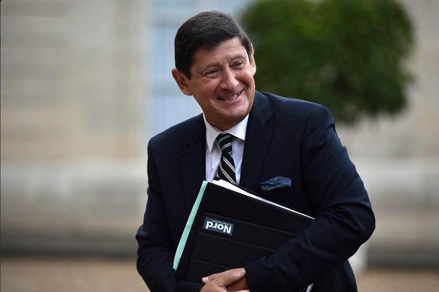 Patrick KANNER dans la cours du Palais de l Elysee