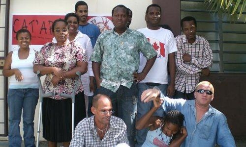 Les salaries de l ESAT Cat’Appahm situé en Martinique devant leur entreprise et lieu de travail ©DR