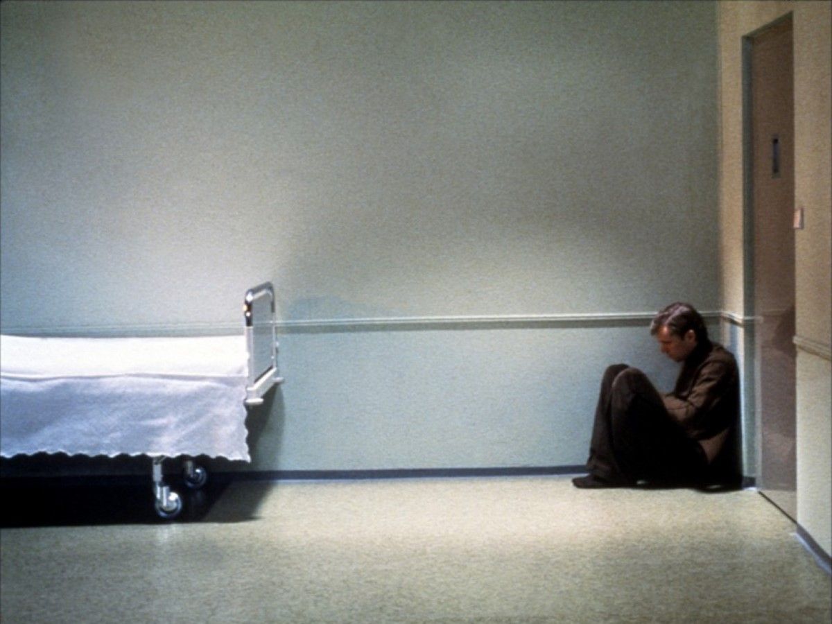 Un malade dans une chambre dans un hôpital psychiatrique en France