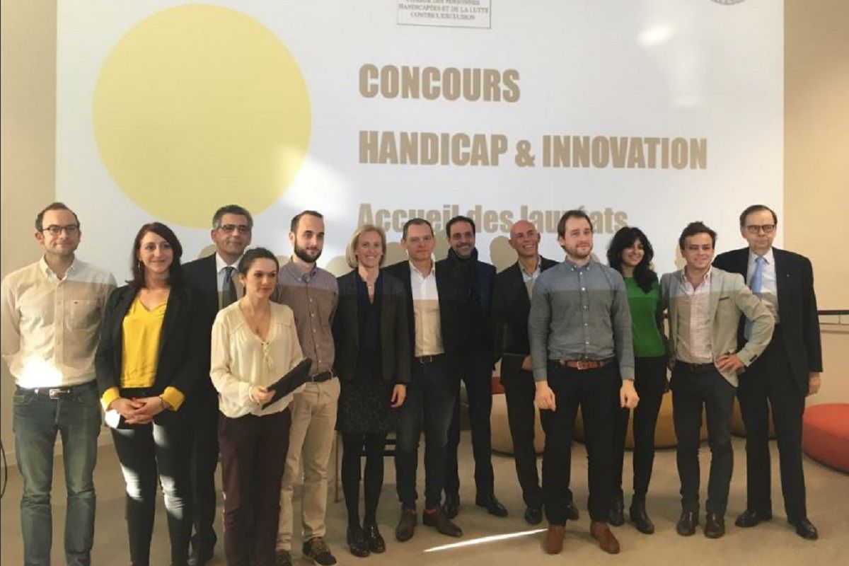 Les laureats du concours Concours handicap et innovation recu par Segolene NEUVILLE secretaire en charge du handicap et de l exclusion
