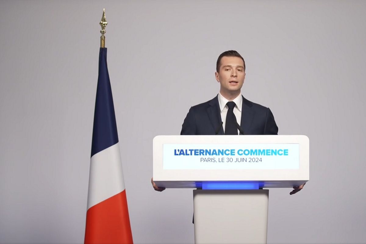 Le président Jordan BARDELLA lors de son discours le 30 juin 2024 intitulé « l'alternance commence » se félicitant de l’arrivée en tête une nouvelle fois du RN pour ces élections législative anticipée © Capture vidéo RN