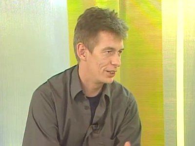 Infirmier en santé publique, Benoît Felix ici sur un plateau de télévision locale informe sur le sida, et la sexualité, les personnes vivant avec un handicap mental.