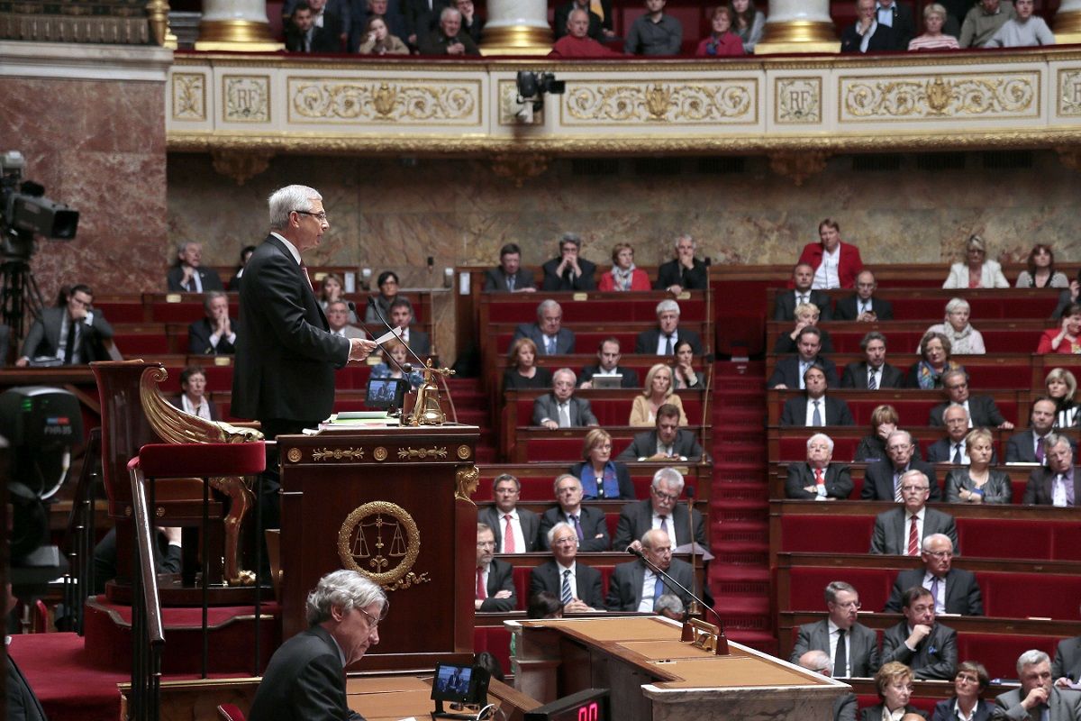 Le President de l assemblee nationale claude bartolonne devant les deputes