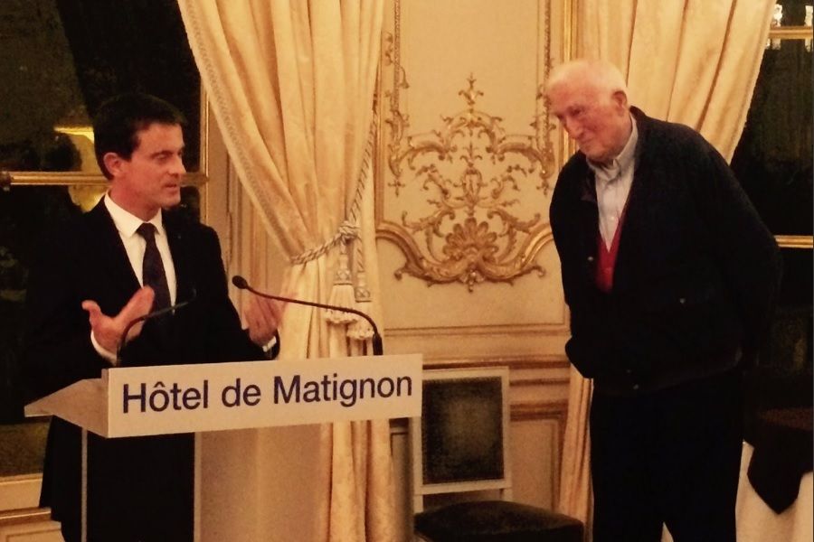 Jean VANIER fondateur de l Arche elevee au rang de commandeur de la legion d honneur
