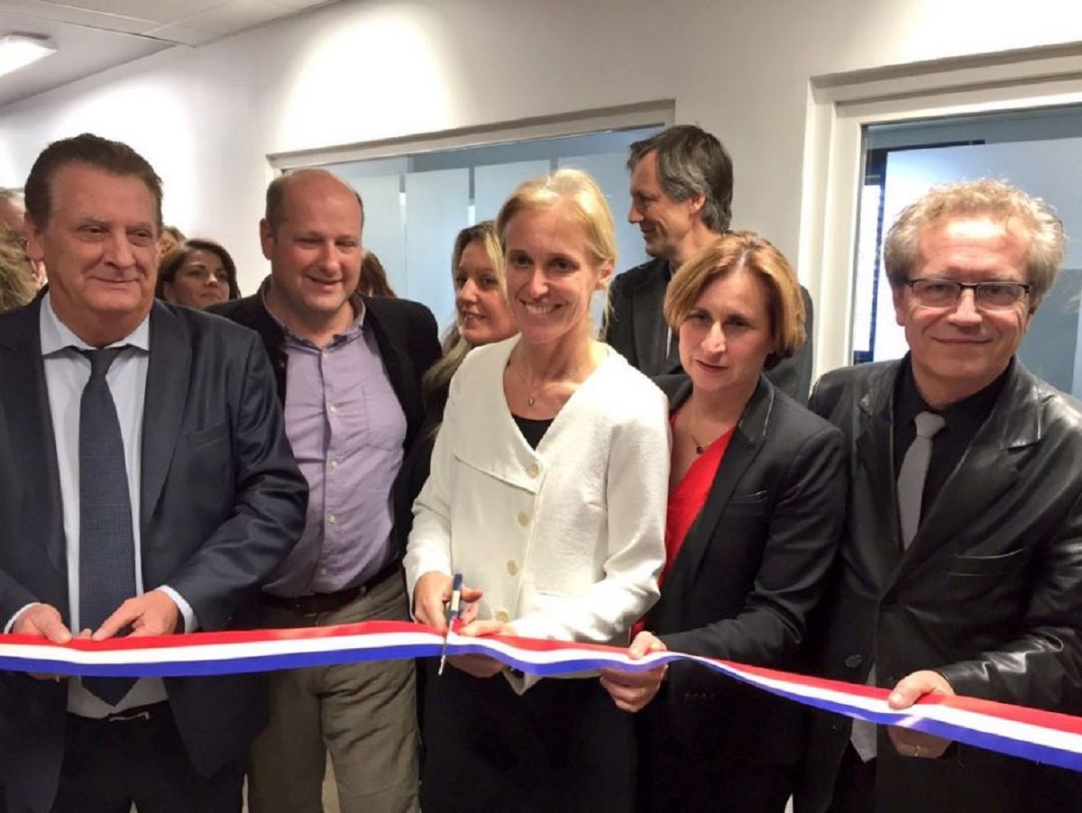 Segolene NEUVILLE lors de l inauguration du SESSAD Esperanza coupant le ruban ce 15 janvier 2015