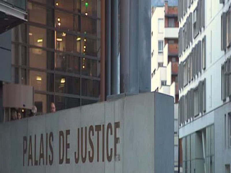 Facade du tribunal de grenoble. Un couple de professeur mise en examen par la juge