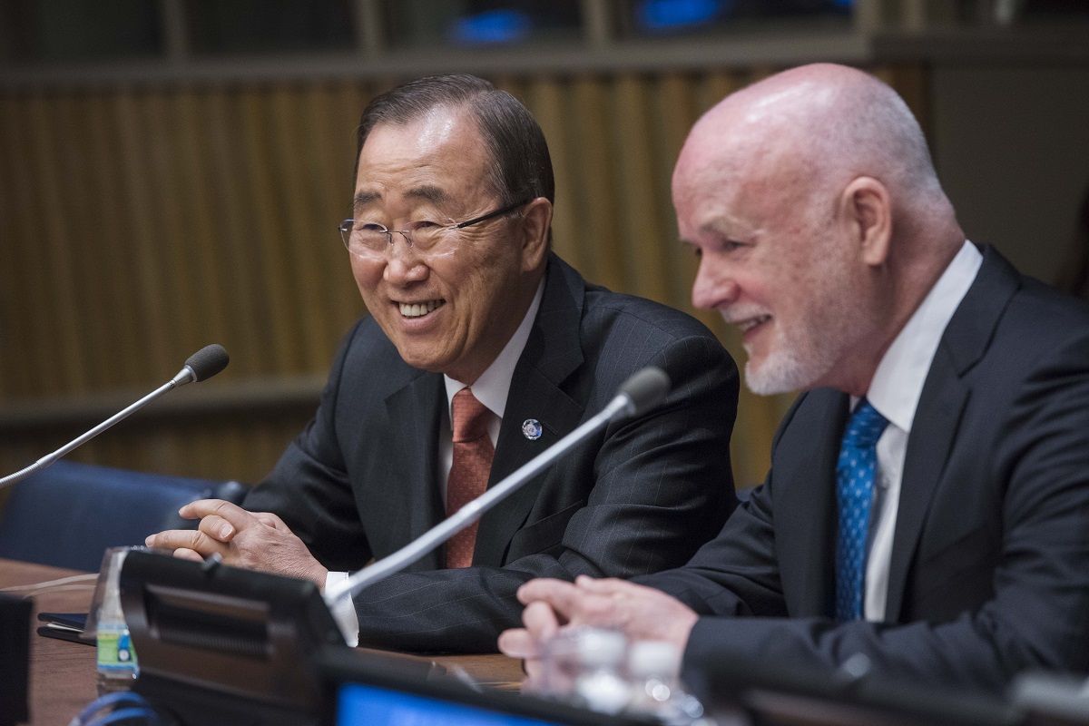 Ban  Ki moon et Peter Thomson a l Assemblee generale reunit en Convention sur les droits des personnes handicapeess