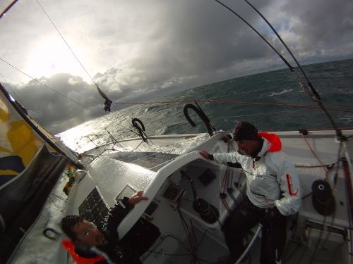 Damien, le skipper, a la barre du bateau, le 15 novembre 2013 lors de la Transat Jacques Vabre  ©JM Liot / DPPI)