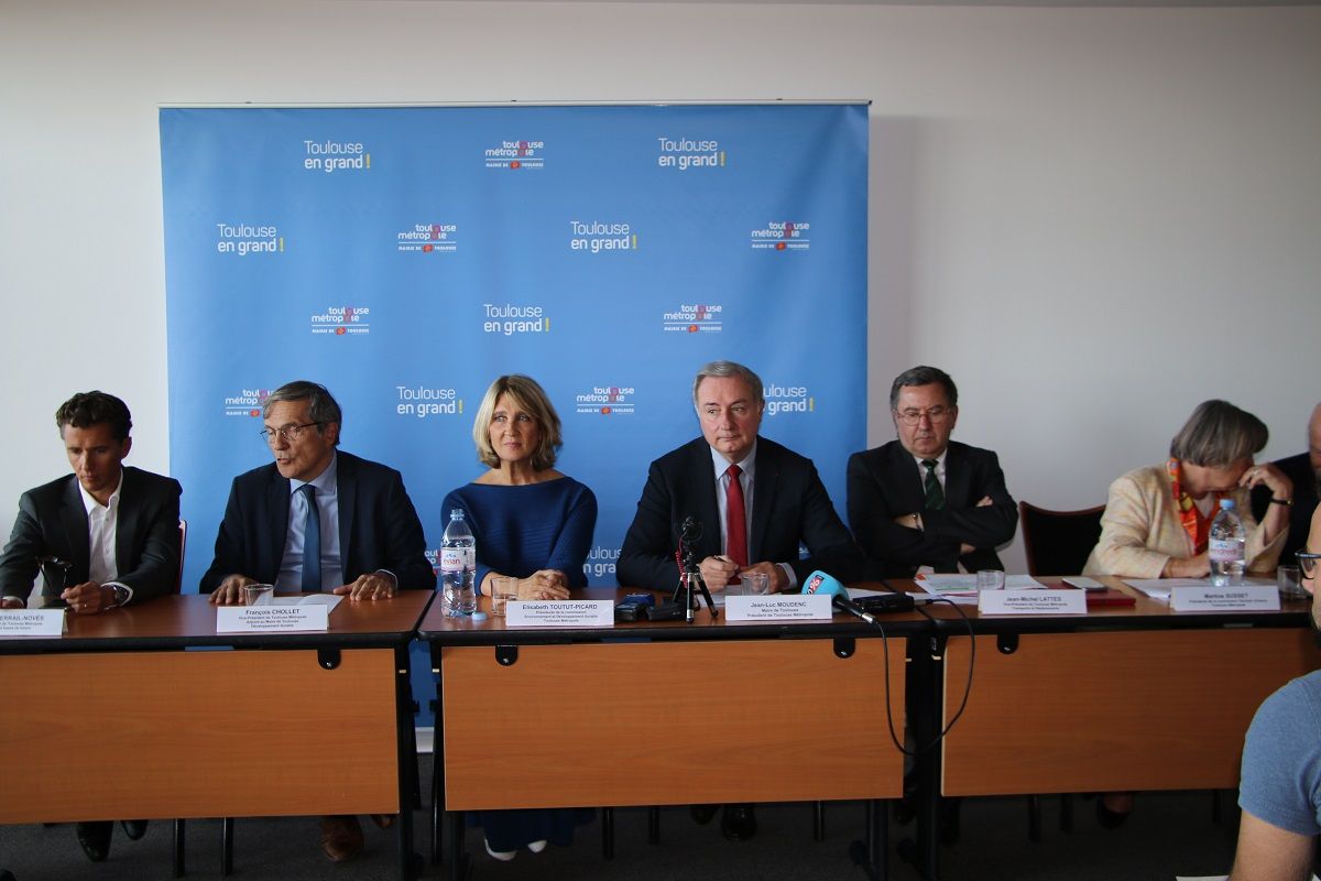 Conference de presse de la reunion du conseil de la metropole de Toulouse le 4 octobre 2018