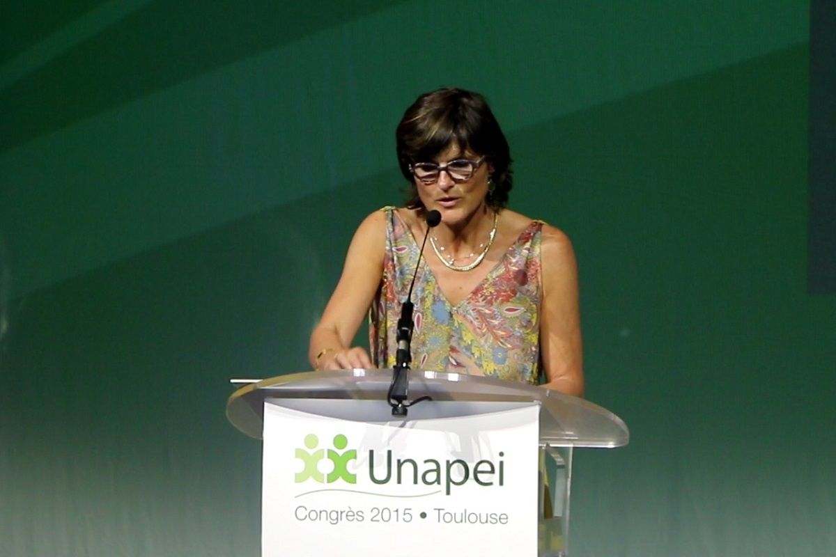Christel PRADO lors de son intervention face aux responsables et elus politiques pour le congre de Unapei a Toulouse