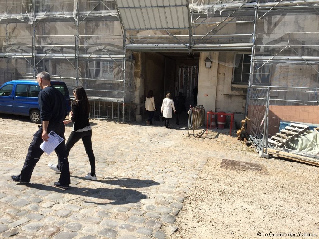 Accusee entrant a la cours d assise de versailles