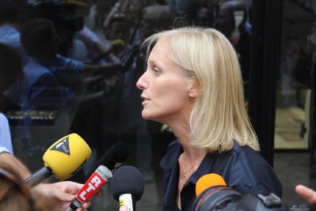 Segolene NEUVILLE repondant au journaliste lors d une visite sur l_accessibilite a Paris le 23 juillet 2015