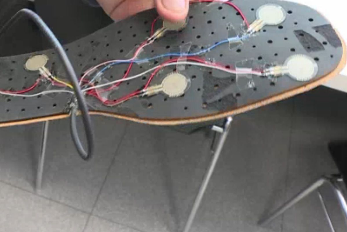 Une semele equipe de capteur sur la chaussure retransmet les sensations au cerveaux