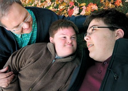 Sylvain fortin avec ses fils Mathieu vivant avec la trisomie  21