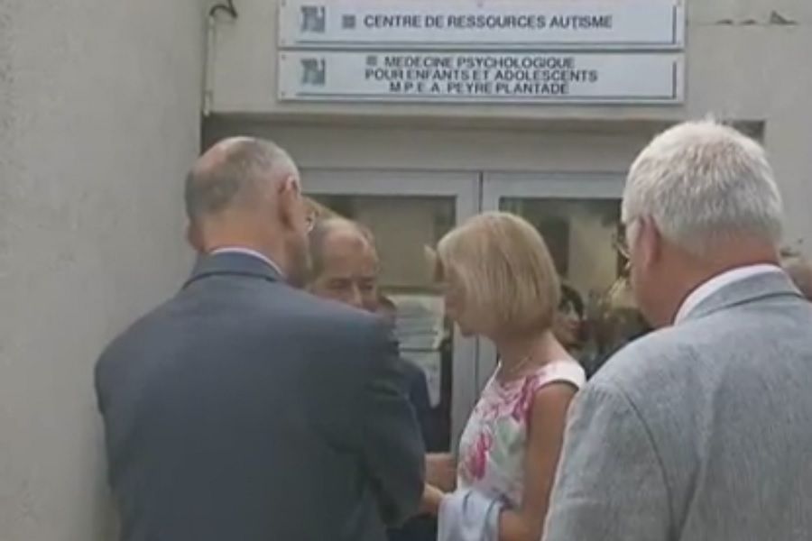 Segolene NEUVILLE en visite a Montpellier au centre de ressources autisme en juin 2014